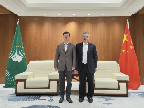 駐非盟使團(tuán)團(tuán)長(zhǎng)蔣烽大使會(huì)見(jiàn)全球能源互聯(lián)網(wǎng)發(fā)展合作組織副主席一行
