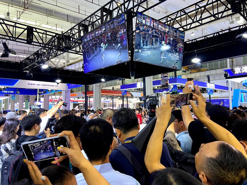 在北京，見證一場(chǎng)機(jī)器人的“狂歡”