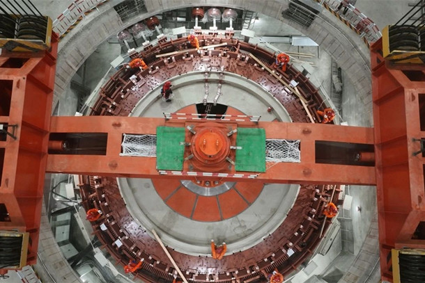 雙江口水電站首臺機組主體結(jié)構(gòu)安裝完成